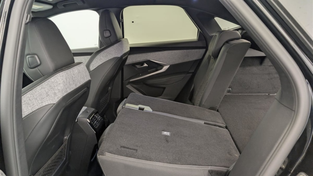 PEUGEOT 3008 Hybrid 145 e-DCS6 GT - ref: 1-376017 - Photo 12