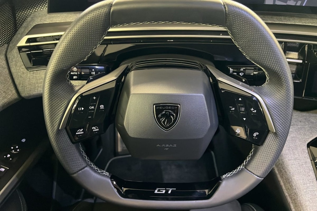 PEUGEOT 3008 Hybrid 145 e-DCS6 GT - ref: 1-376018 - Photo 14