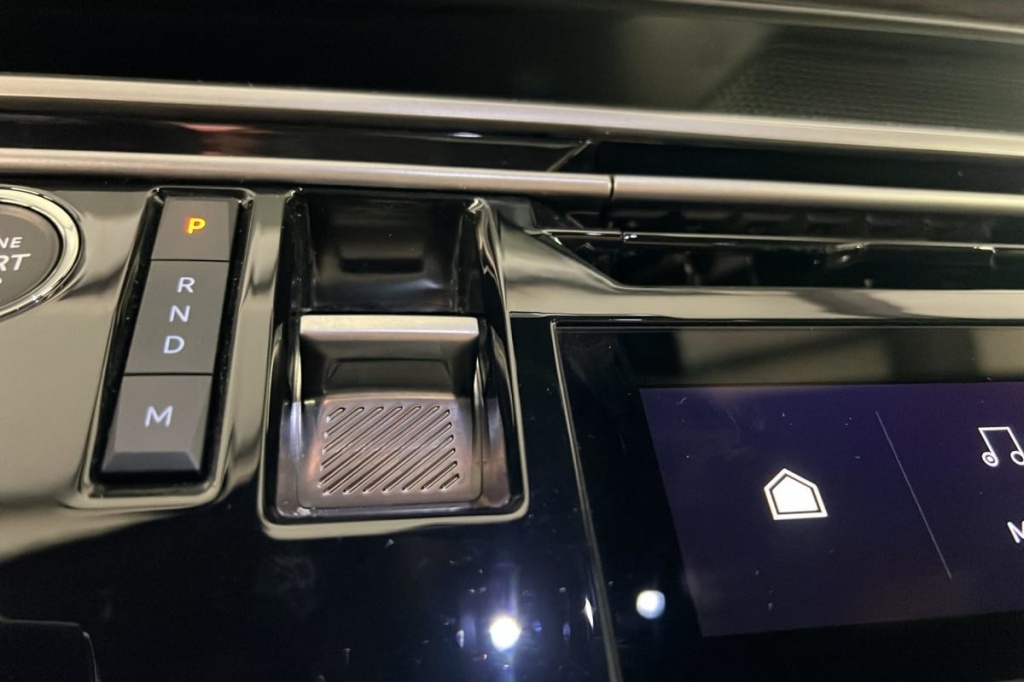 PEUGEOT 3008 Hybrid 145 e-DCS6 GT - ref: 1-376018 - Photo 16