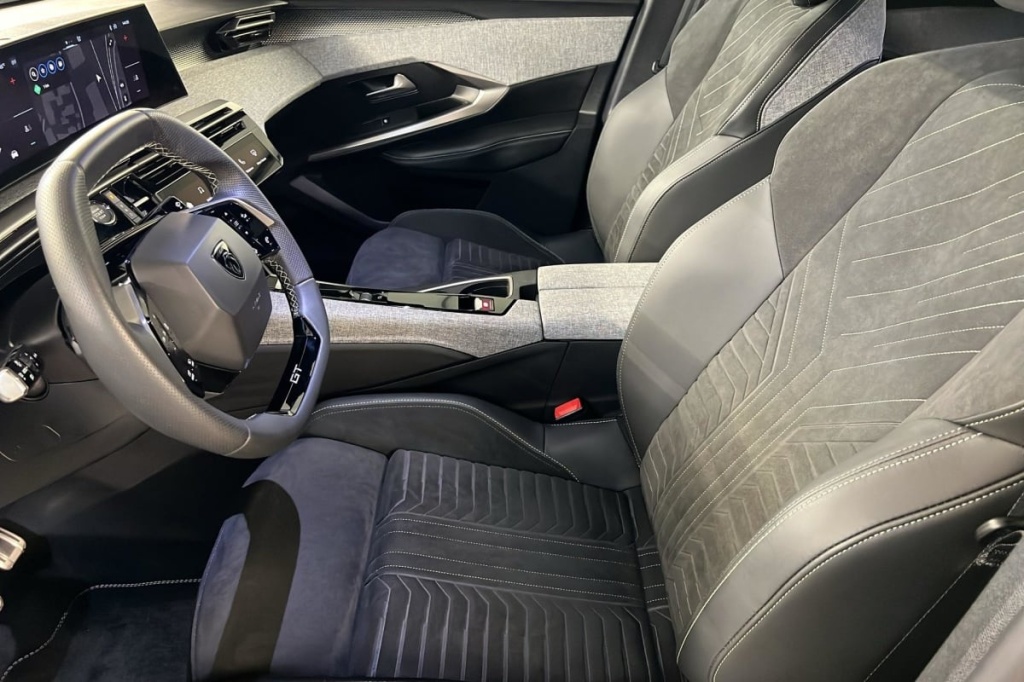 PEUGEOT 3008 Hybrid 145 e-DCS6 GT - ref: 1-376018 - Photo 9