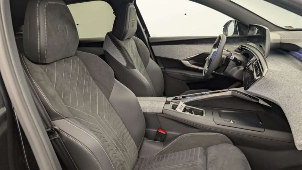 PEUGEOT 3008 Hybrid 145 e-DCS6 GT - ref: 1-376019 - Photo 9