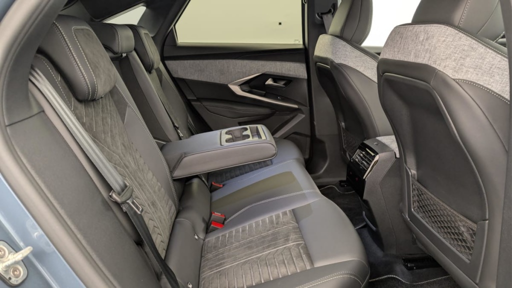 PEUGEOT 3008 Hybrid 145 e-DCS6 GT - ref: 1-376023 - Photo 10