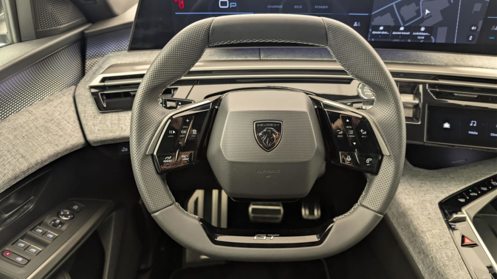 PEUGEOT 3008 Hybrid 145 e-DCS6 GT - ref: 1-376027 - Photo 14