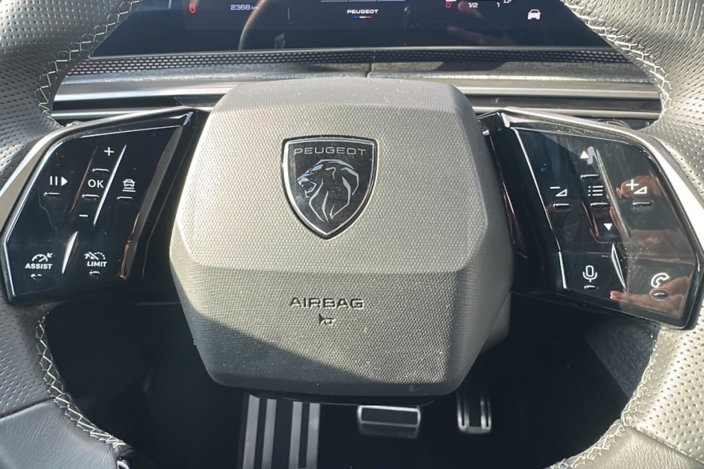 PEUGEOT 3008 Hybrid 145 e-DCS6 GT - ref: 1-376028 - Photo 15