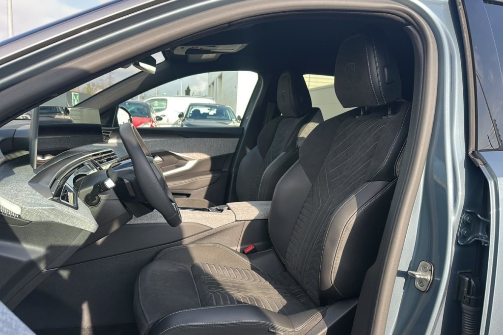 PEUGEOT 3008 Hybrid 145 e-DCS6 GT - ref: 1-376028 - Photo 9