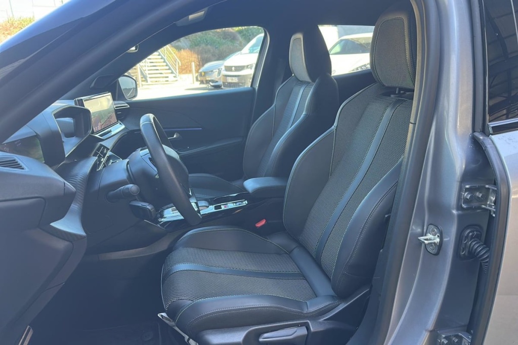 PEUGEOT 2008 50 kWh 136 ch GT - ref: 1-376033 - Photo 9