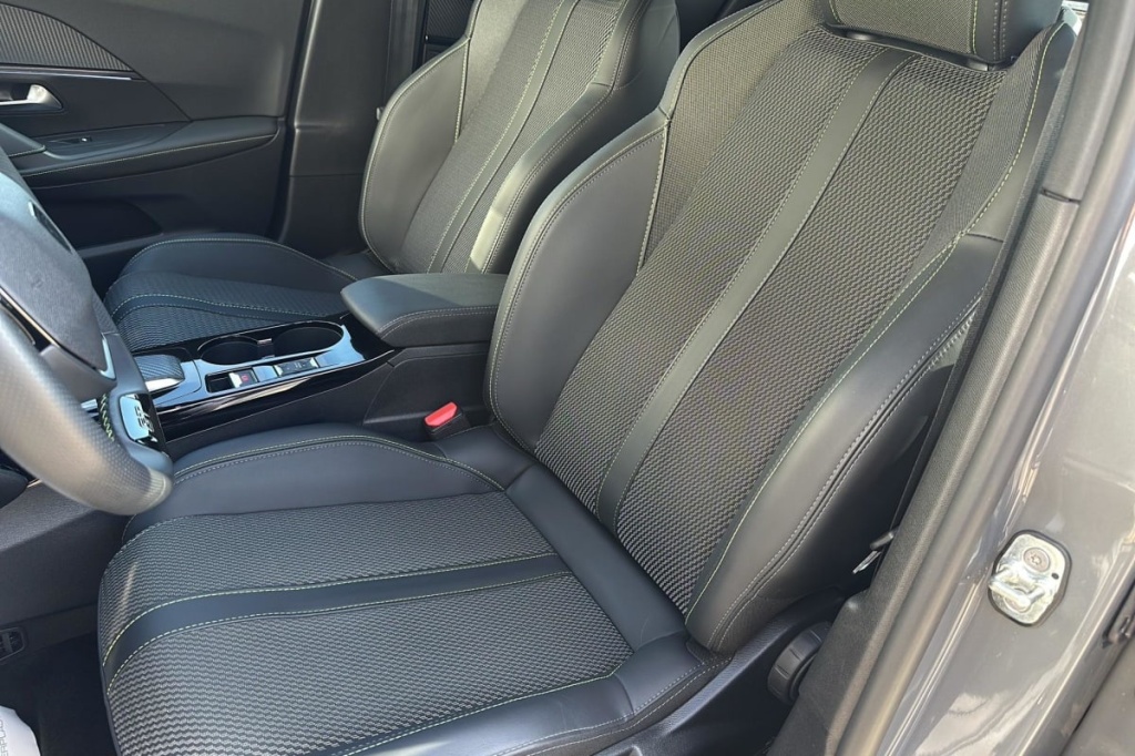 PEUGEOT 2008 50 kWh 136 ch GT - ref: 1-376034 - Photo 9