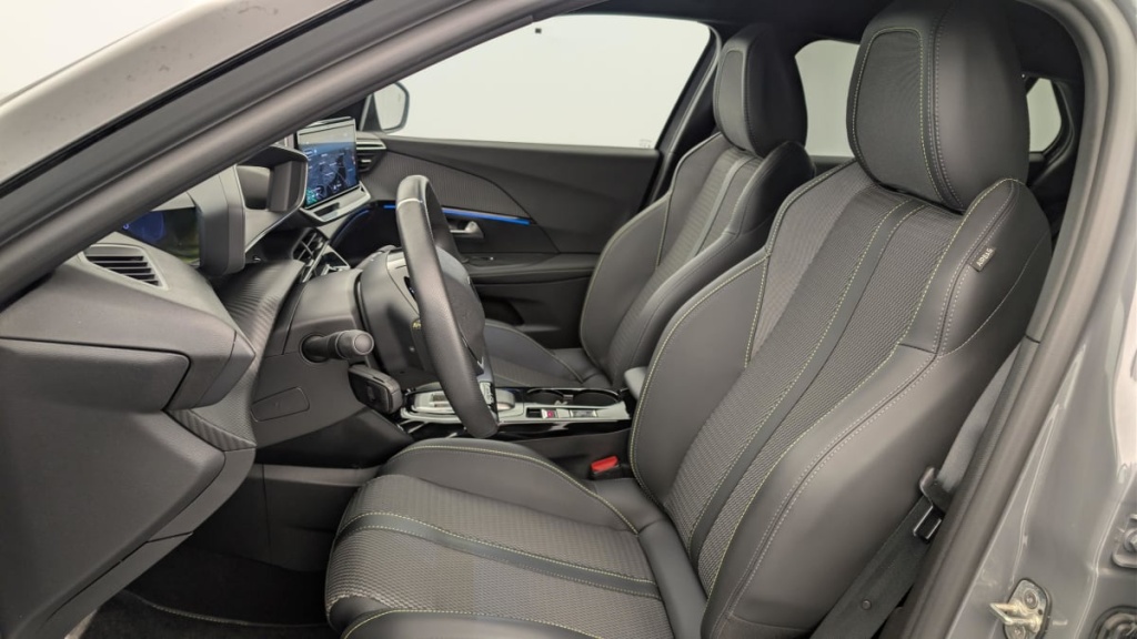 PEUGEOT 2008 50 kWh 136 ch GT - ref: 1-376035 - Photo 16