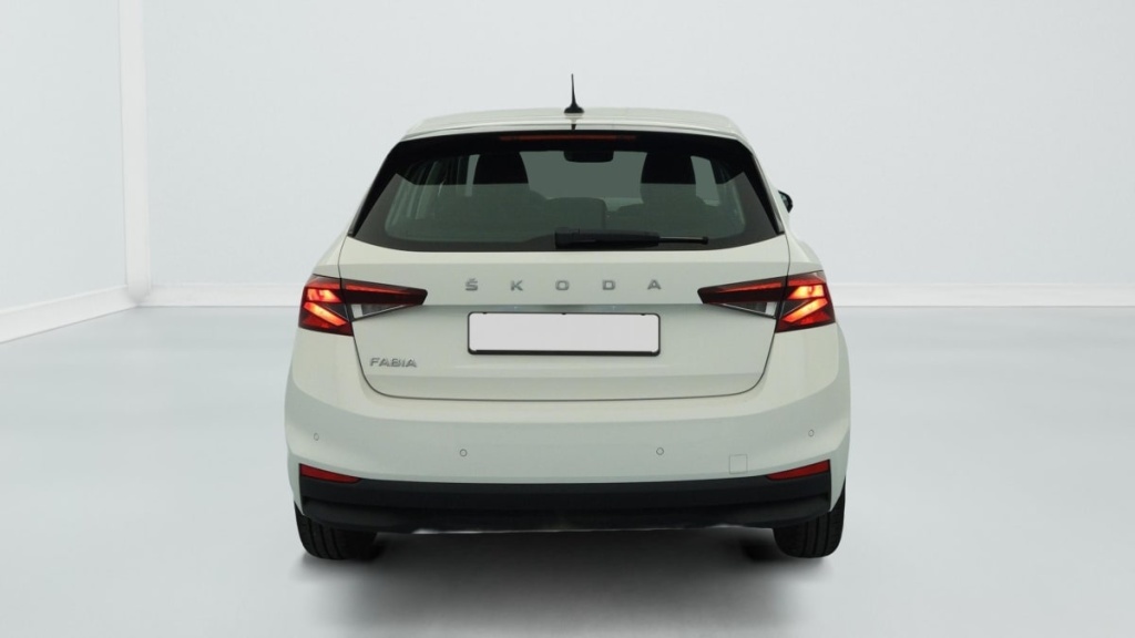 SKODA Fabia 1.0 MPI 65 ch BVM5 Active - ref: 1-377895 - Photo 6