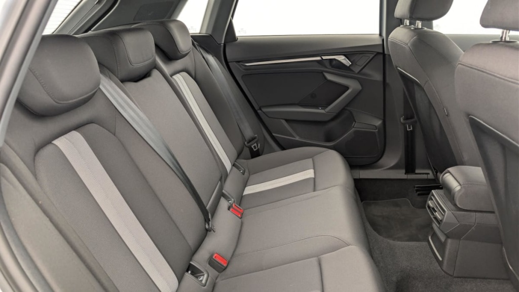 AUDI A3 Sportback 35 TDI 150 S tronic 7 Design - ref: 1-377990 - Photo 2