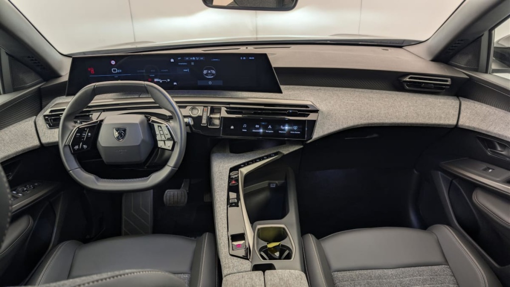 PEUGEOT 3008 Hybrid 145 e-DCS6 Allure - ref: 1-378262 - Photo 13