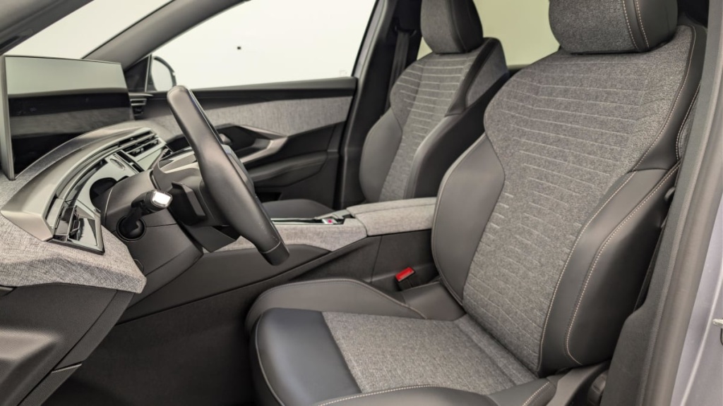 PEUGEOT 3008 Hybrid 145 e-DCS6 Allure - ref: 1-378279 - Photo 16