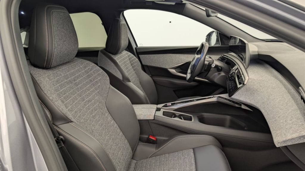 PEUGEOT 3008 Hybrid 145 e-DCS6 Allure - ref: 1-378284 - Photo 9