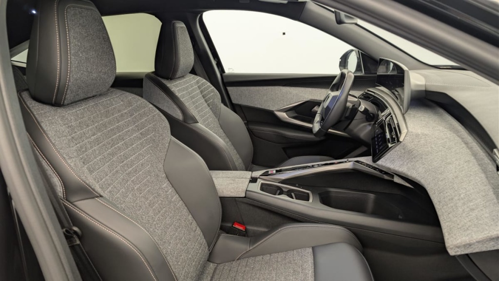 PEUGEOT 3008 Hybrid 145 e-DCS6 Allure - ref: 1-378290 - Photo 9