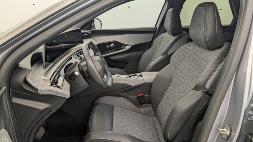 PEUGEOT 3008 Hybrid 145 e-DCS6 Allure - ref: 1-378301 - Photo 16