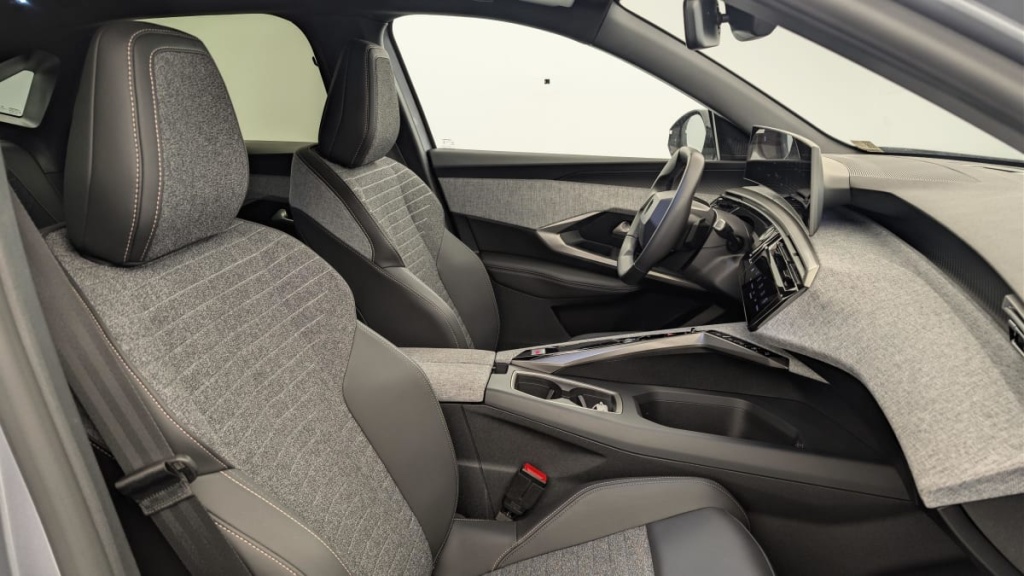 PEUGEOT 3008 Hybrid 145 e-DCS6 Allure - ref: 1-378301 - Photo 9