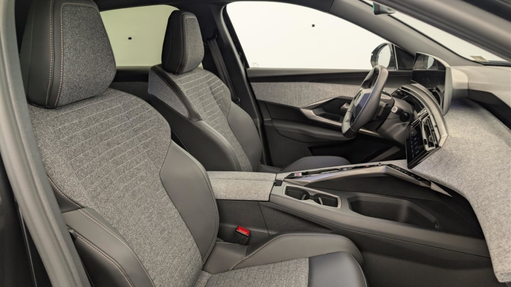 PEUGEOT 3008 Hybrid 145 e-DCS6 Allure - ref: 1-378312 - Photo 9