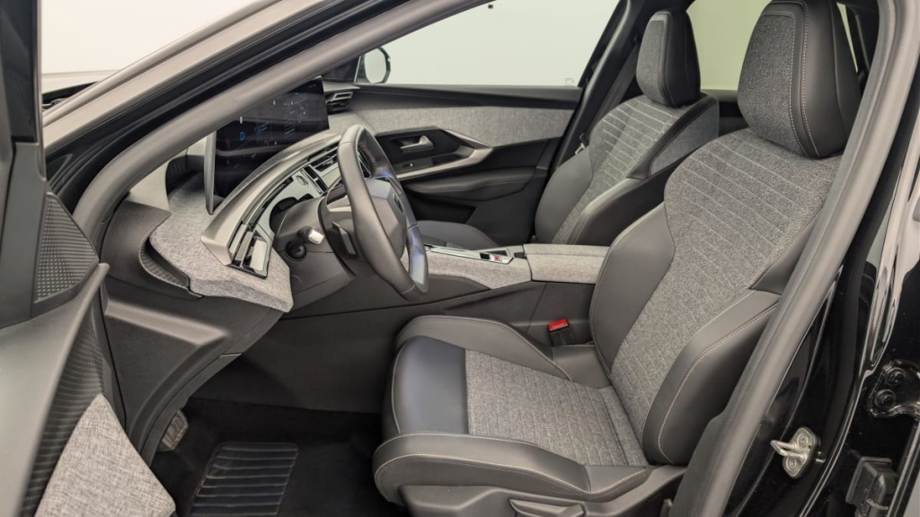 PEUGEOT 3008 Hybrid 145 e-DCS6 Allure - ref: 1-378313 - Photo 16