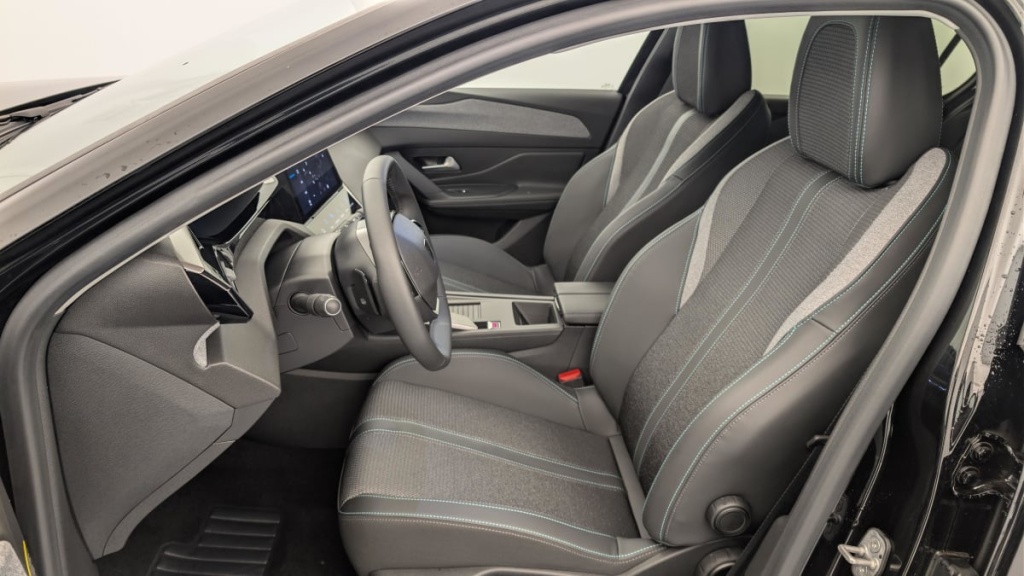 PEUGEOT 308 Hybrid 145 e-DCS6 Allure - ref: 1-378333 - Photo 16