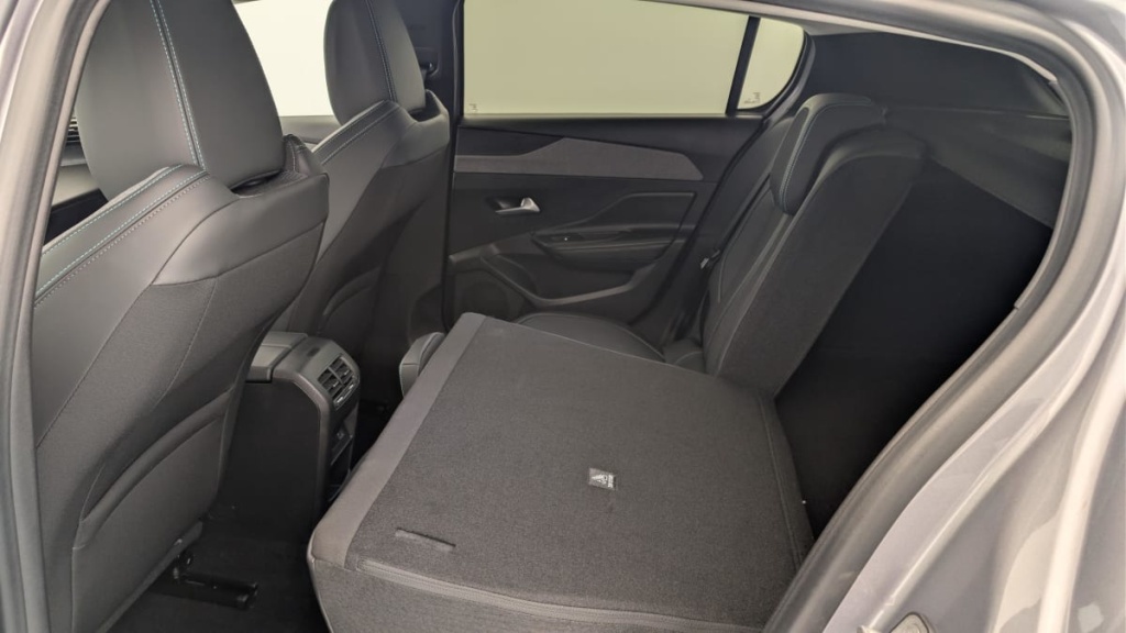 PEUGEOT 308 Hybrid 145 e-DCS6 Allure - ref: 1-378336 - Photo 12