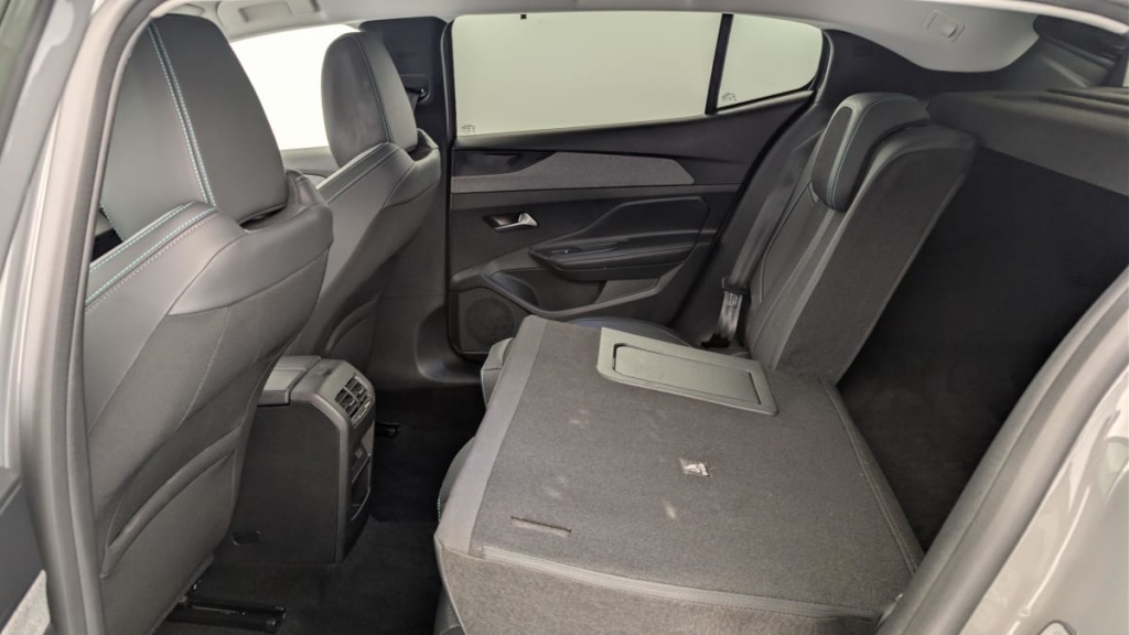 PEUGEOT 408 Hybrid 136 e-DCS6 Allure - ref: 1-378467 - Photo 12