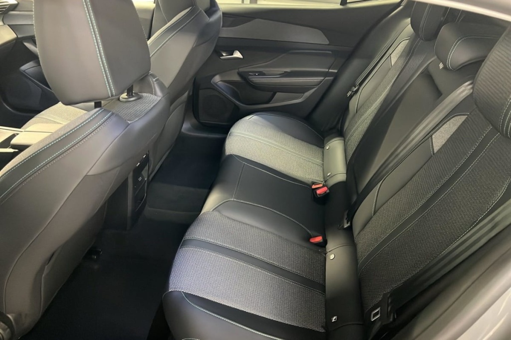 PEUGEOT 408 Hybrid 136 e-DCS6 Allure - ref: 1-378471 - Photo 10