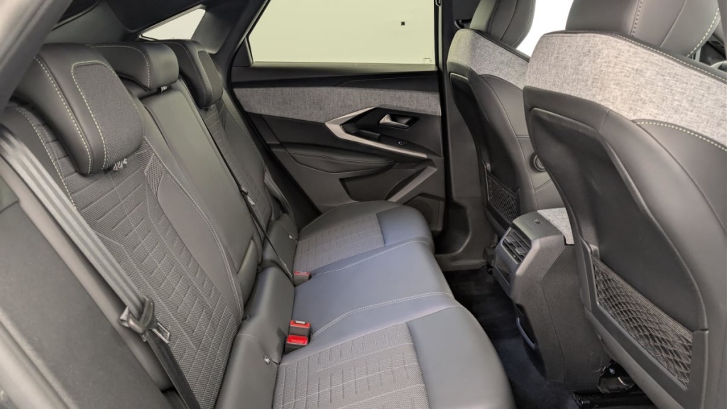 PEUGEOT 3008 Hybrid 145 e-DCS6 GT - ref: 1-378478 - Photo 10