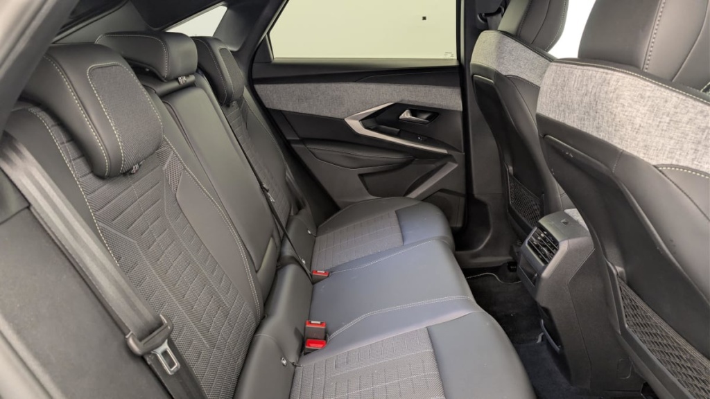 PEUGEOT 3008 Hybrid 145 e-DCS6 GT - ref: 1-378481 - Photo 10