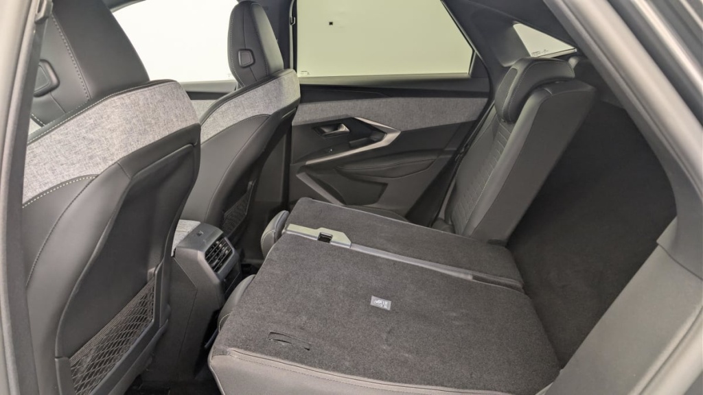 PEUGEOT 3008 Hybrid 145 e-DCS6 GT - ref: 1-378481 - Photo 12