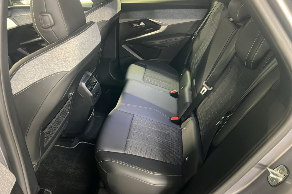 PEUGEOT 3008 Hybrid 145 e-DCS6 GT - ref: 1-378494 - Photo 10