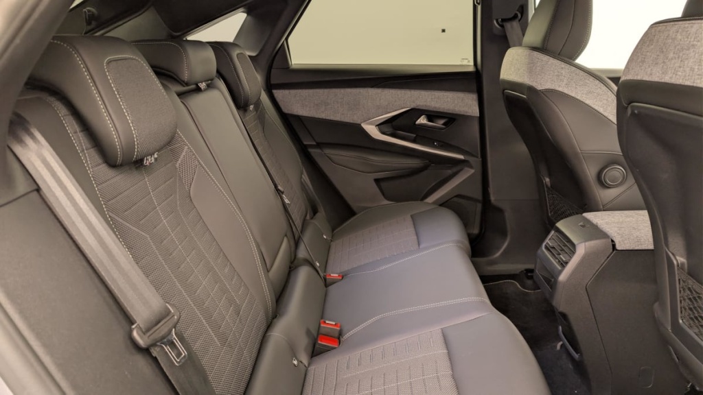 PEUGEOT 3008 Hybrid 145 e-DCS6 GT - ref: 1-378498 - Photo 10