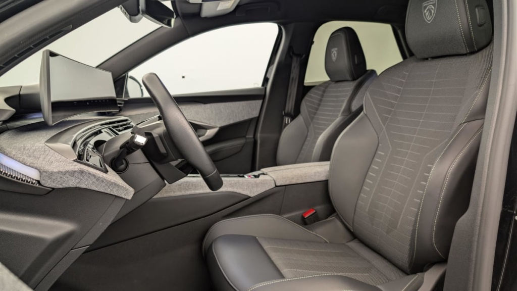 PEUGEOT 3008 Hybrid 145 e-DCS6 GT - ref: 1-378499 - Photo 16