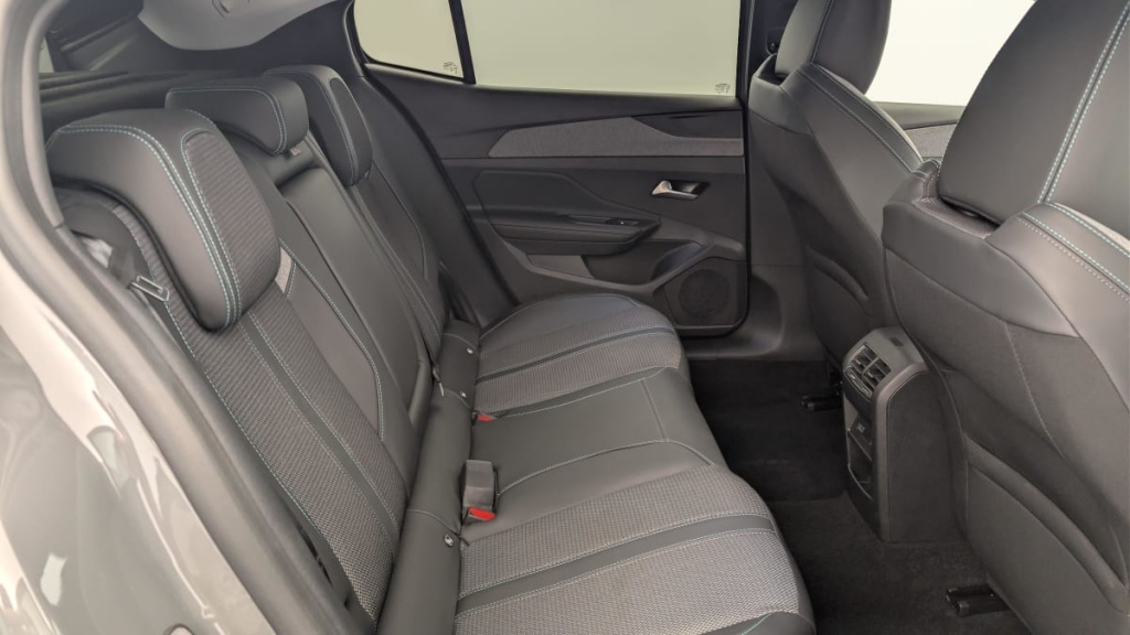 PEUGEOT 408 Hybrid 136 e-DCS6 Allure - ref: 1-378518 - Photo 10