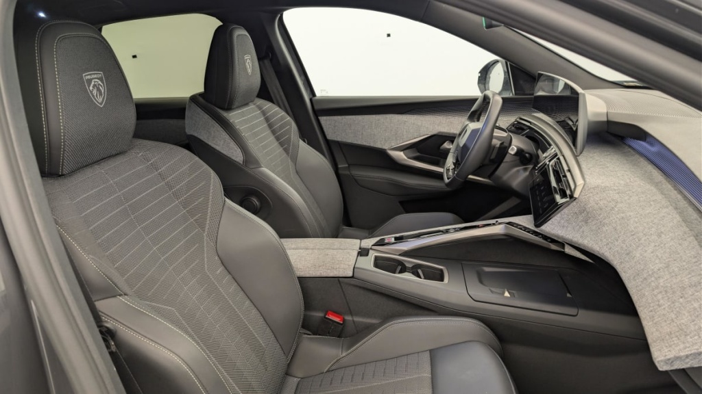 PEUGEOT 3008 Hybrid 145 e-DCS6 GT - ref: 1-378628 - Photo 9