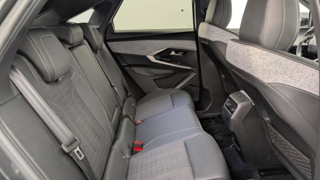 PEUGEOT 3008 Hybrid 145 e-DCS6 GT - ref: 1-378629 - Photo 10