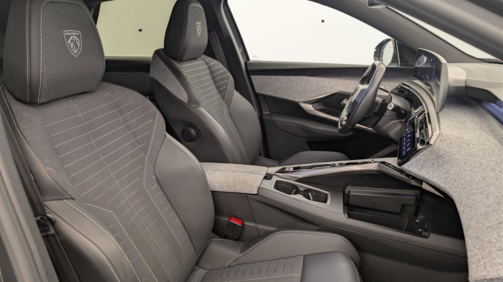 PEUGEOT 3008 Hybrid 145 e-DCS6 GT - ref: 1-378631 - Photo 9