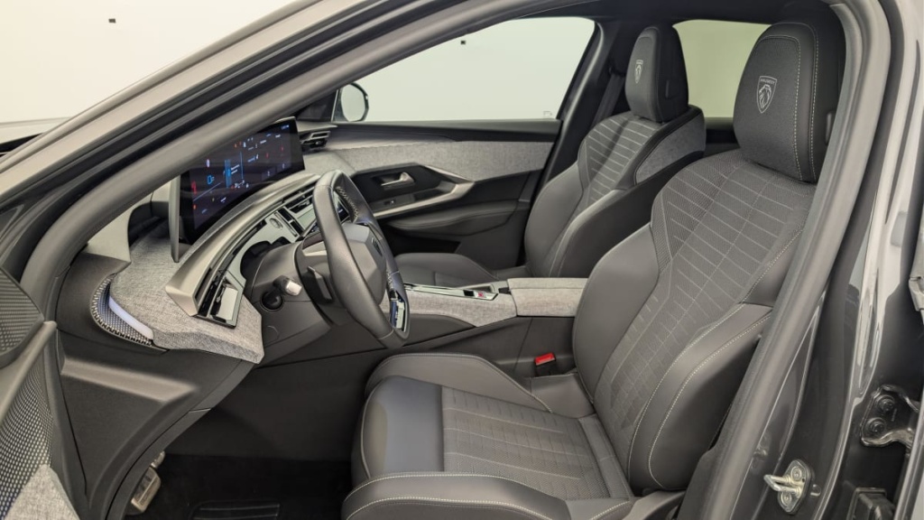 PEUGEOT 3008 Hybrid 145 e-DCS6 GT - ref: 1-378632 - Photo 16