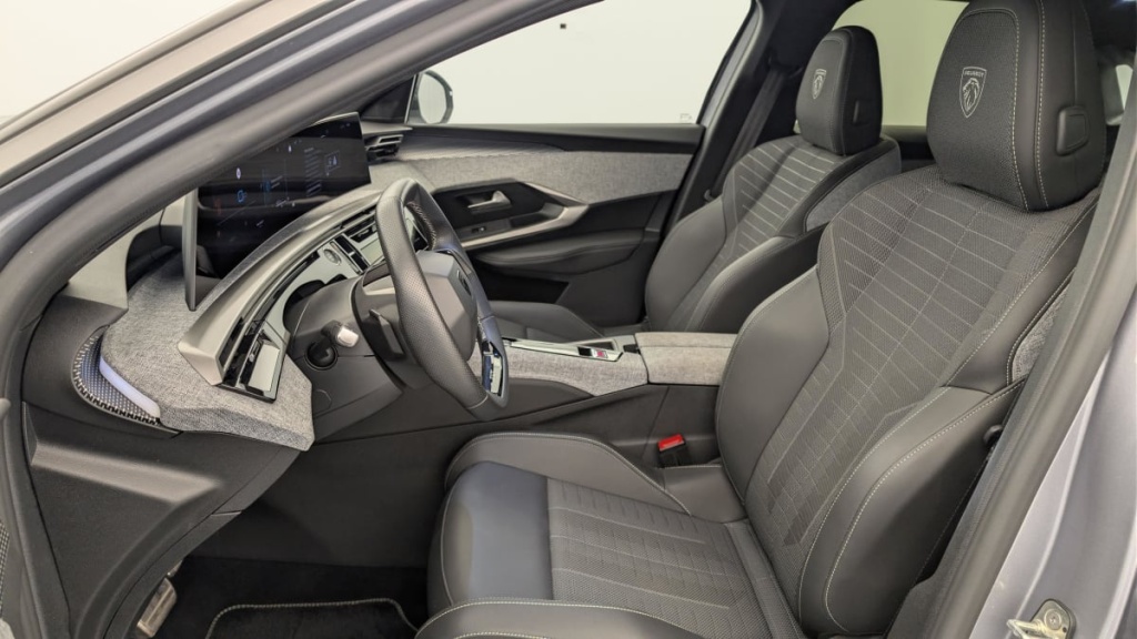 PEUGEOT 3008 Hybrid 145 e-DCS6 GT - ref: 1-378637 - Photo 16