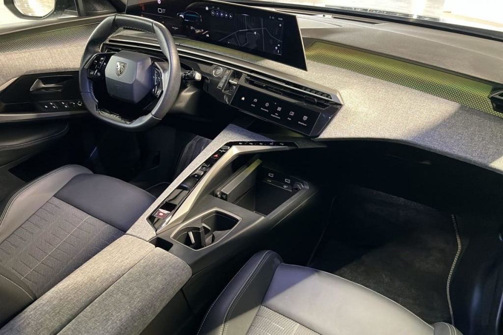 PEUGEOT 3008 Hybrid 145 e-DCS6 GT - ref: 1-378642 - Photo 12