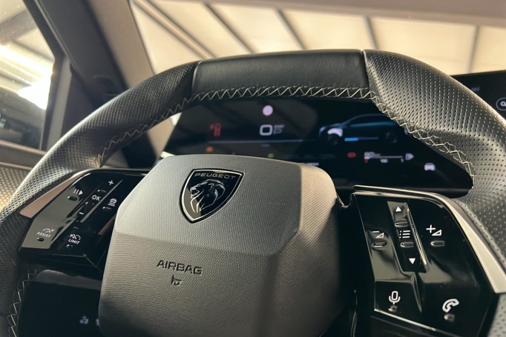 PEUGEOT 3008 Hybrid 145 e-DCS6 GT - ref: 1-378642 - Photo 15