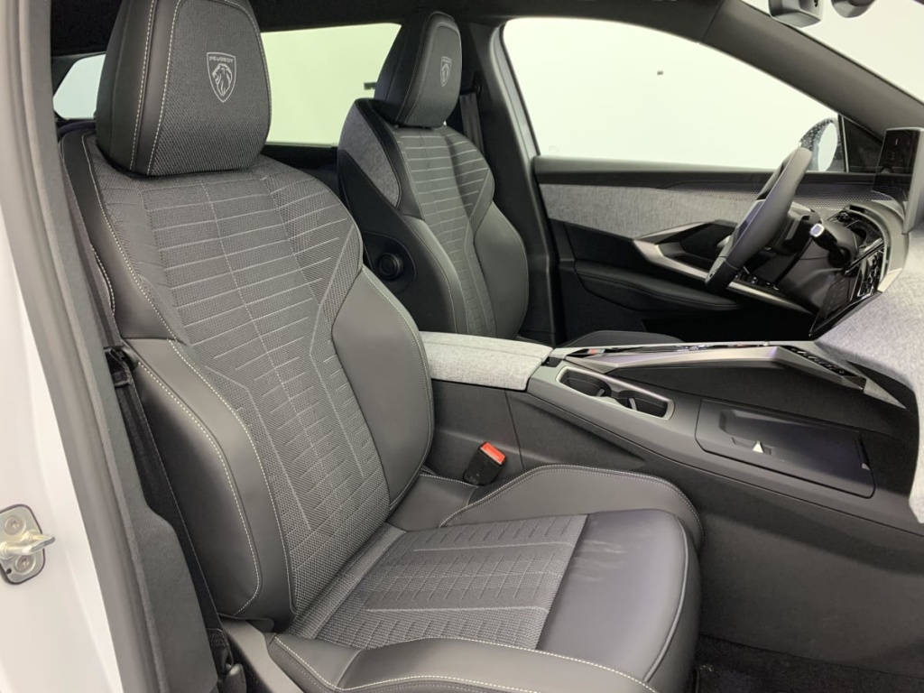 PEUGEOT 5008 Hybrid 145 e-DCS6 GT - ref: 1-378674 - Photo 9