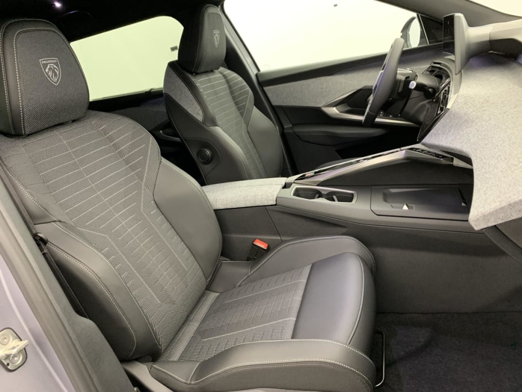 PEUGEOT 5008 Hybrid 145 e-DCS6 GT - ref: 1-378675 - Photo 9