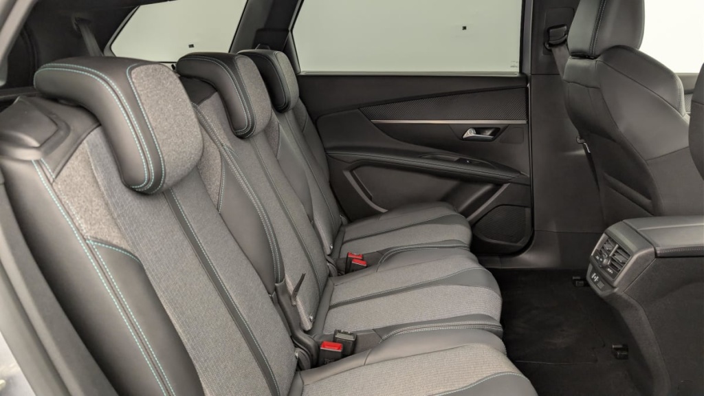 PEUGEOT 5008 Hybrid 136 e-DCS6 Allure Pack - ref: 1-379241 - Photo 10