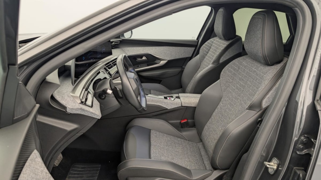 PEUGEOT 3008 Hybrid 145 e-DCS6 Allure - ref: 1-379456 - Photo 16