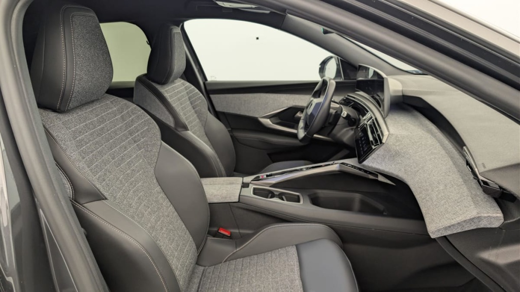 PEUGEOT 3008 Hybrid 145 e-DCS6 Allure - ref: 1-379456 - Photo 9