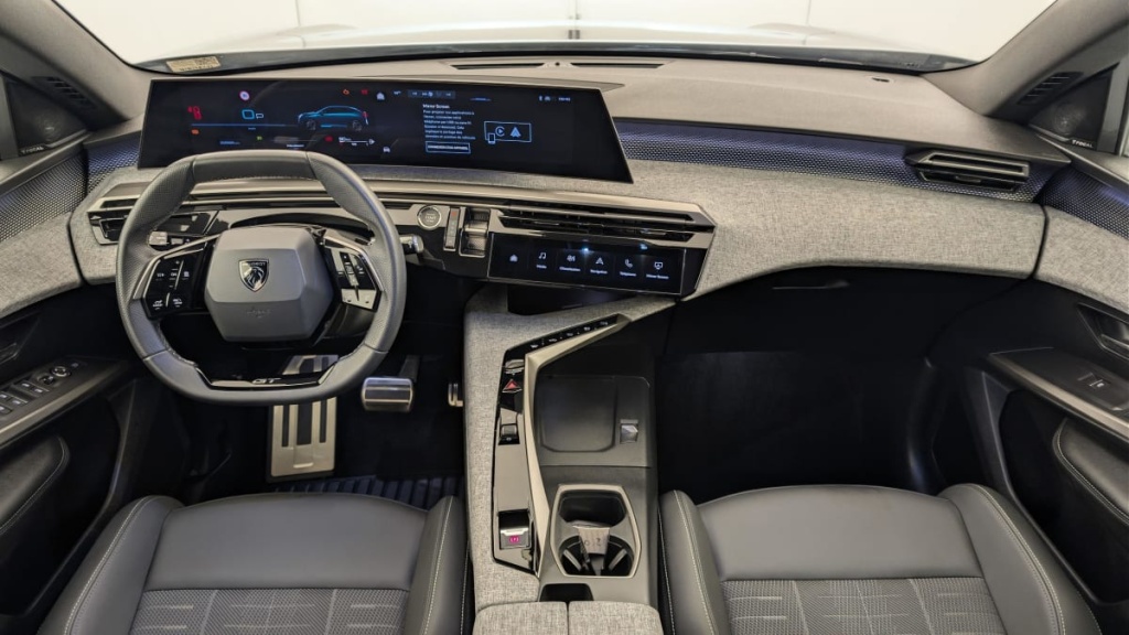 PEUGEOT 3008 Hybrid 145 e-DCS6 GT - ref: 1-379640 - Photo 13