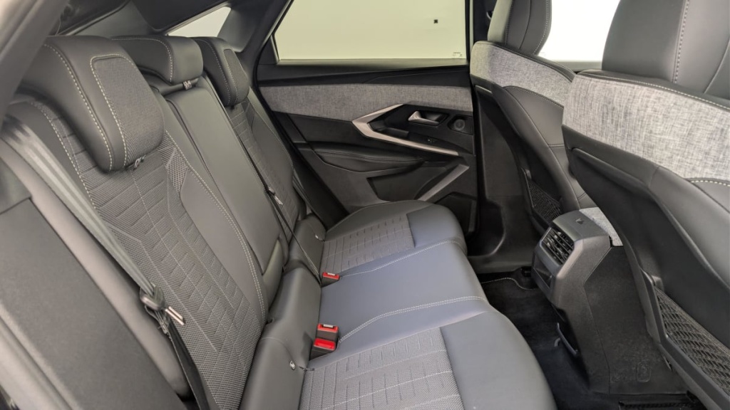 PEUGEOT 3008 Hybrid 145 e-DCS6 GT - ref: 1-379645 - Photo 10