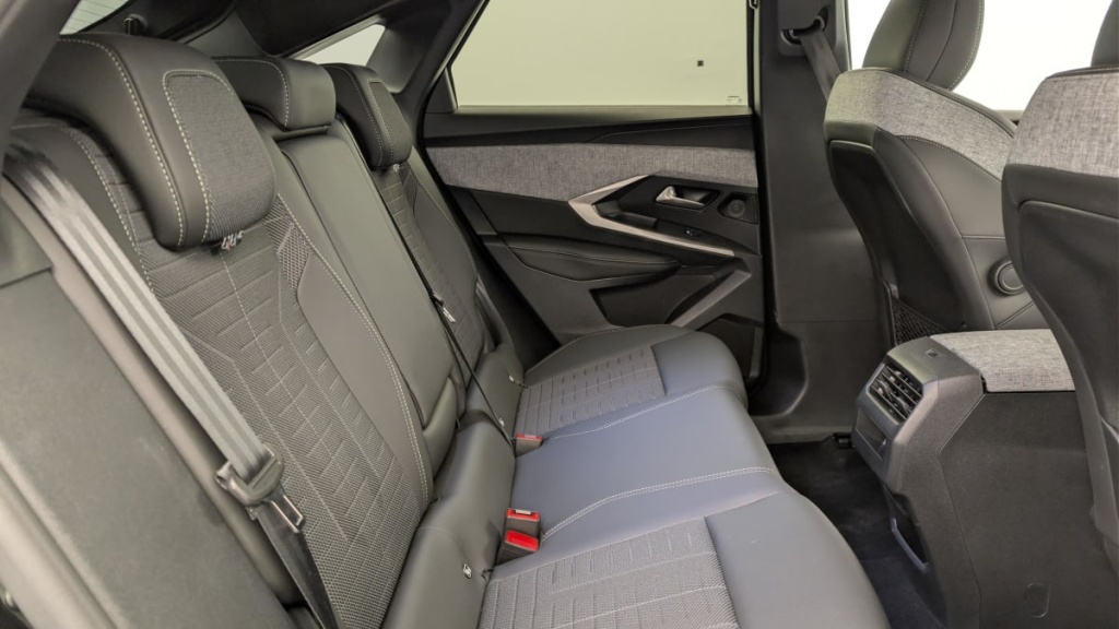 PEUGEOT 3008 Hybrid 145 e-DCS6 GT - ref: 1-379648 - Photo 10