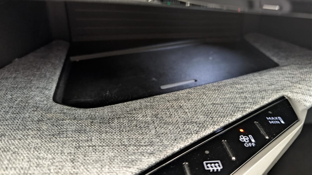 PEUGEOT 3008 Hybrid 145 e-DCS6 GT - ref: 1-379649 - Photo 20