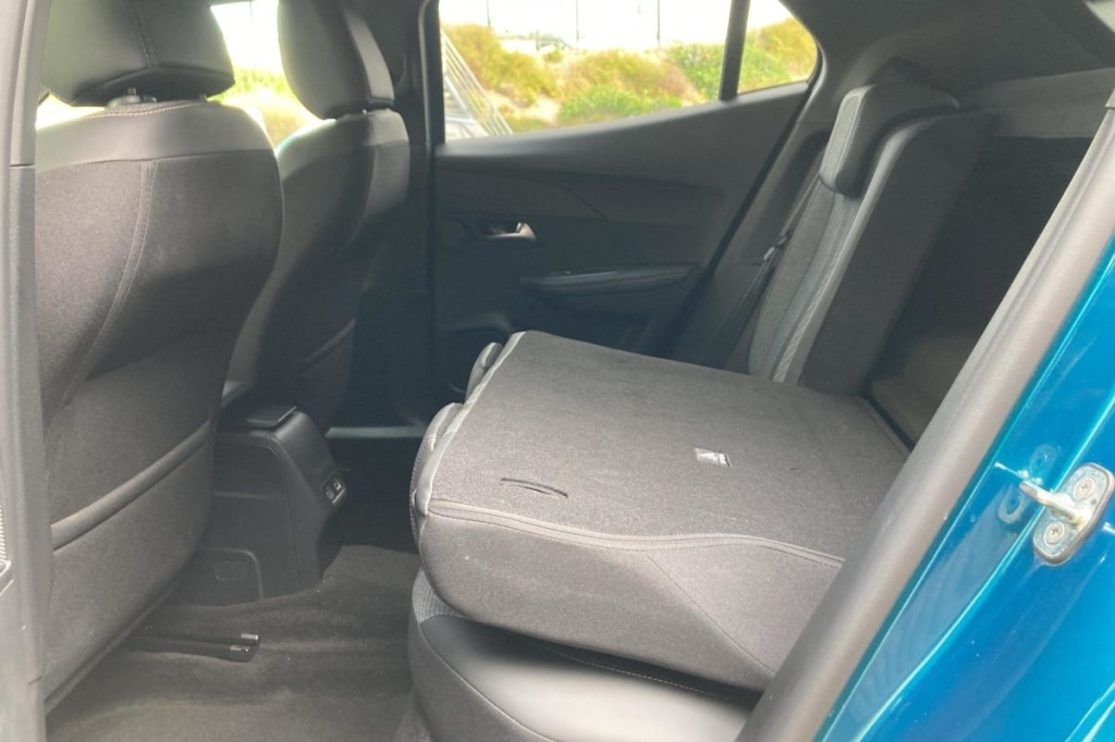 PEUGEOT 2008 Hybrid 145 e-DCS6 Allure - ref: 1-379970 - Photo 10